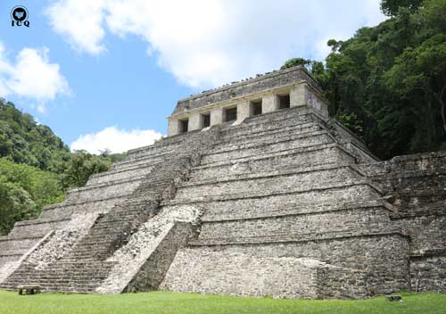 El pentagrama representado por las cinco puertas, y el nueve representado en los basamentos. Templo de las Inscripciones, Palenque, Chiapas, México.