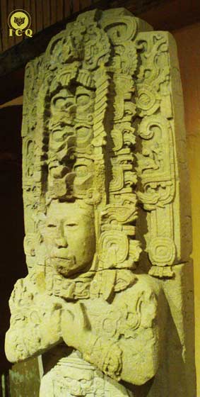Estela maya con cuatro rostros. Toniná, Chiapas, México.