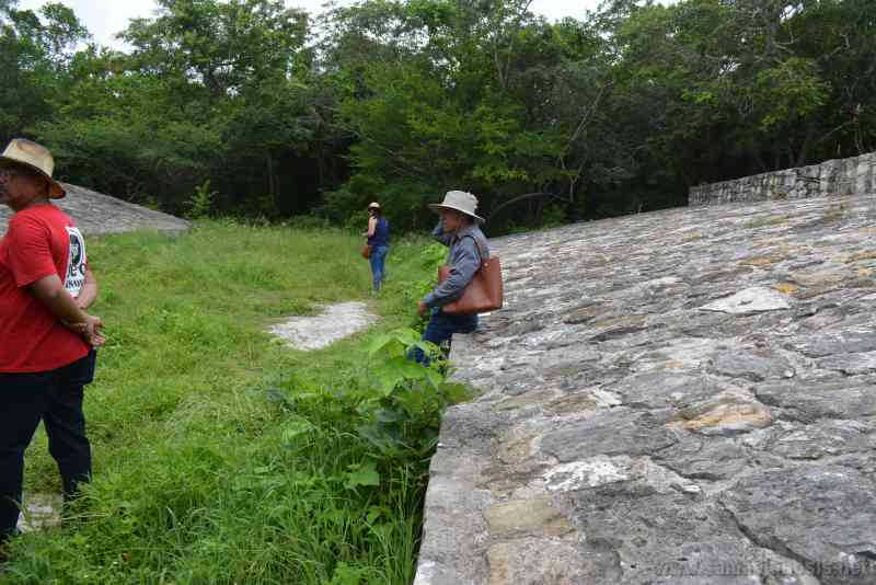 Fotografías en la Zona Arqueológica de Dzibilchaltún. Foto 077. XX Congreso Gnóstico Internacional. Misterios Mayas. Julio 2017. Mérida Yucatán