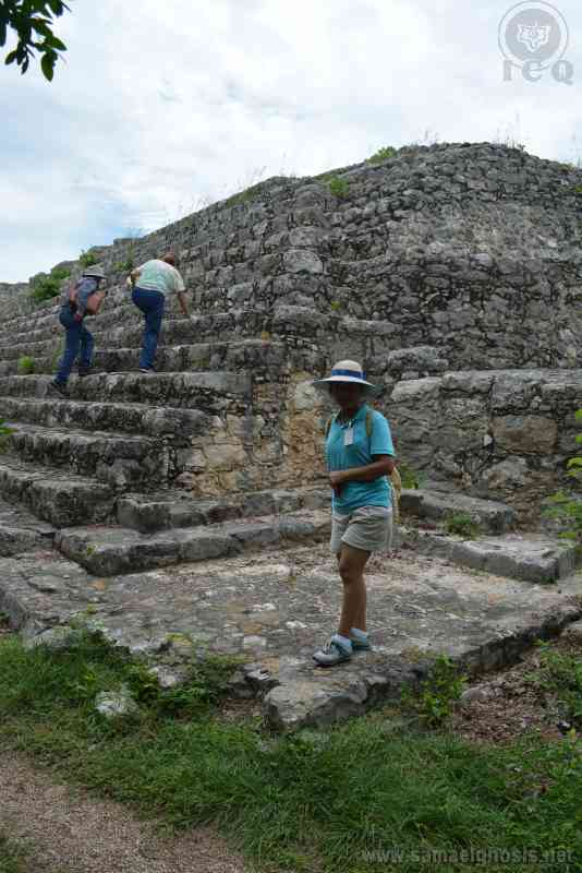 Fotografías en la Zona Arqueológica de Dzibilchaltún. Foto 082. XX Congreso Gnóstico Internacional. Misterios Mayas. Julio 2017. Mérida Yucatán