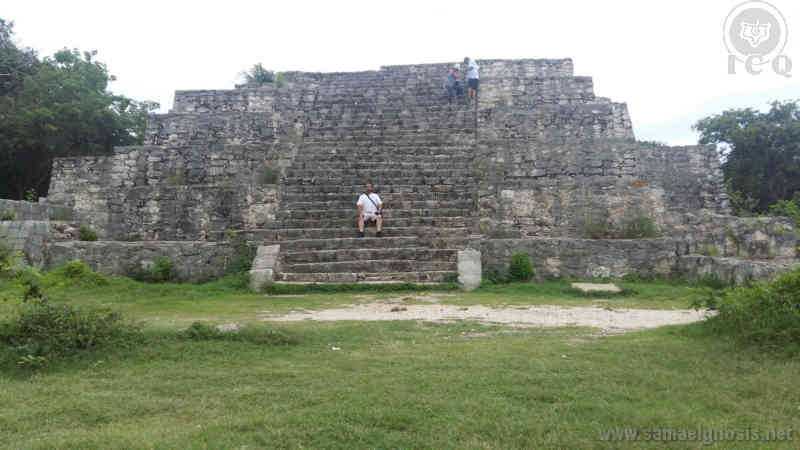 Fotografías en la Zona Arqueológica de Dzibilchaltún. Foto 102. XX Congreso Gnóstico Internacional. Misterios Mayas. Julio 2017. Mérida Yucatán