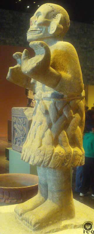 “La de Falda de Serpientes” [Coatlicue]
(Museo de Antropología e Historia México)

